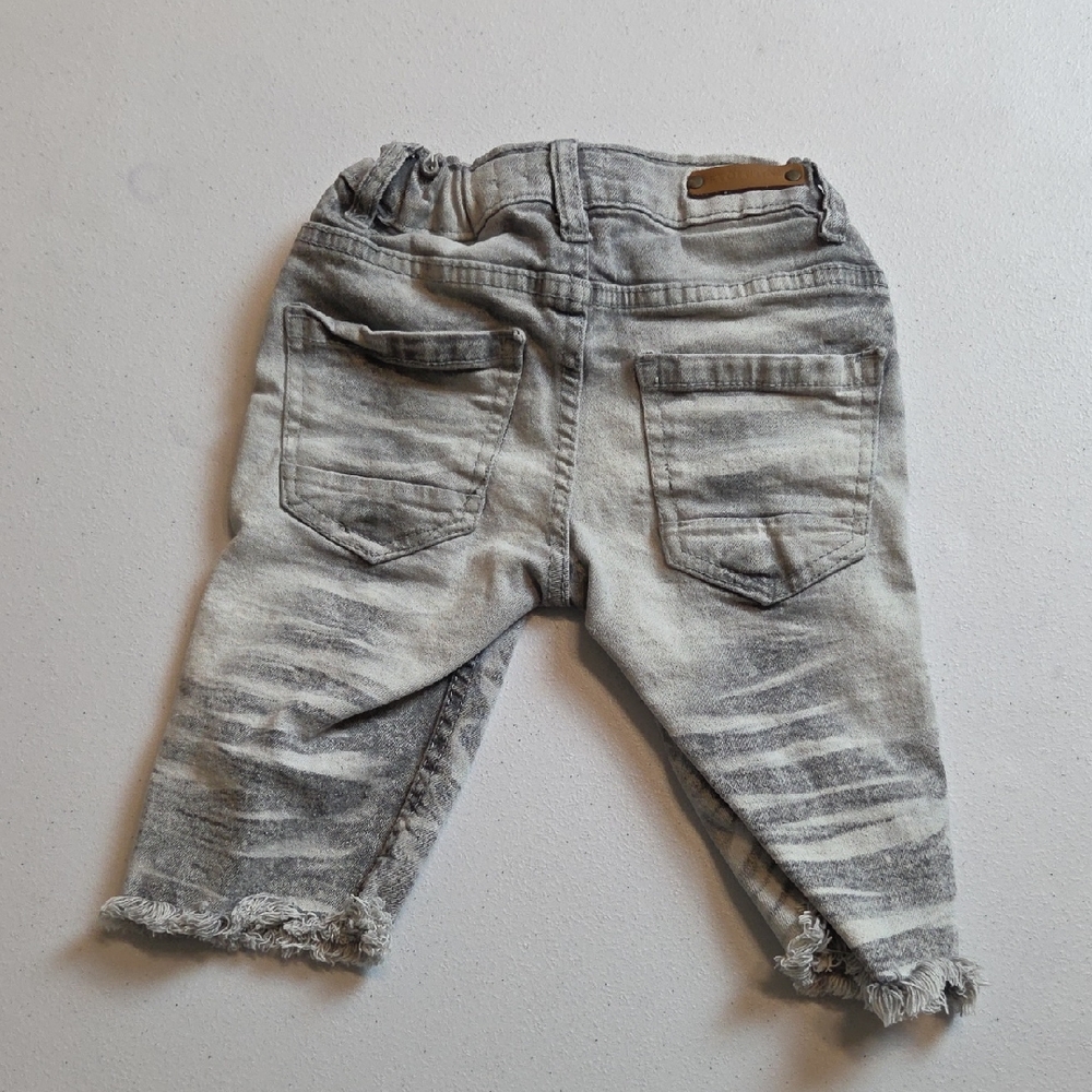 Evolution In Design Kids Washed Gray Distressed‎ Denim With Frayed Hem. Size 5